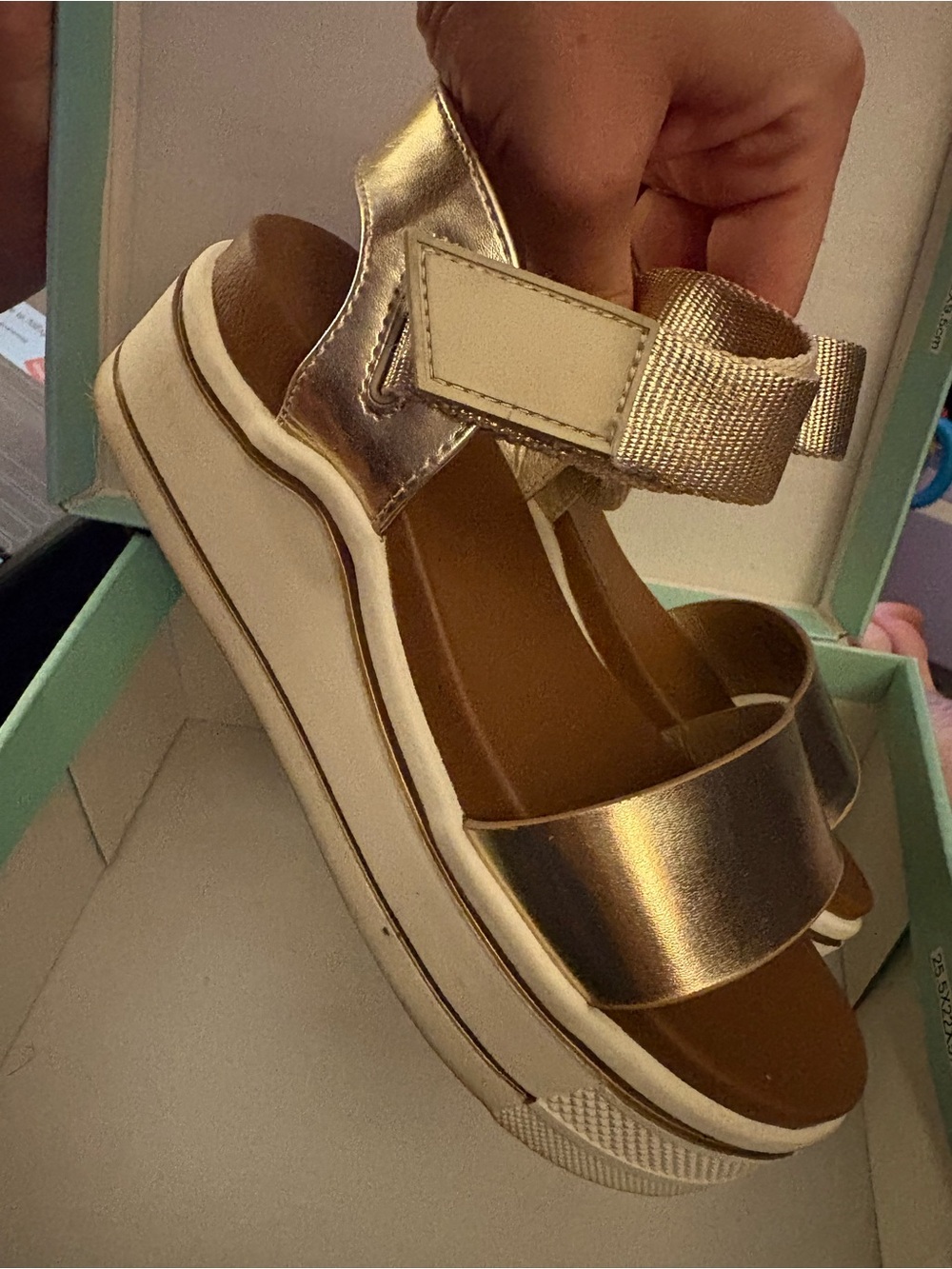 Mia girl joilee gold size 1